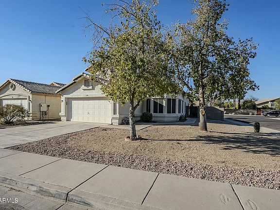 3rd image of 1294 N BLACKSTONE Drive