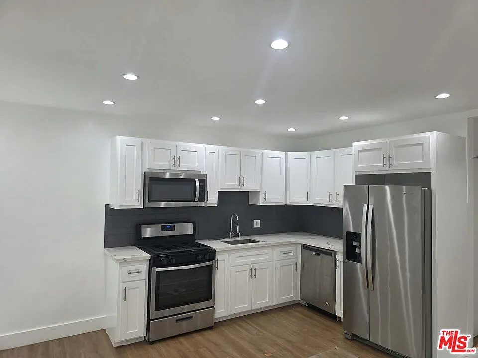 1922 N Vista Del Mar Ave #3