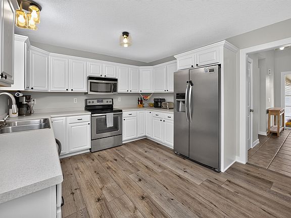 5th image of 1326 Parkhill Dr