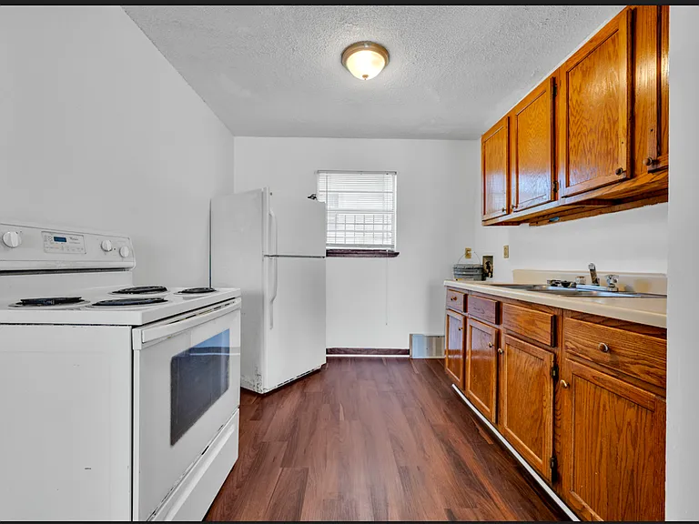 313 Beta St — Photo 8