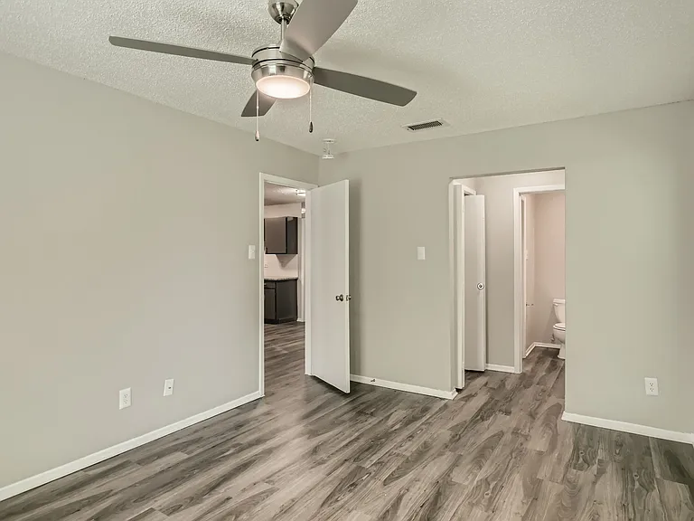 Villas At Waterchase — Photo 25