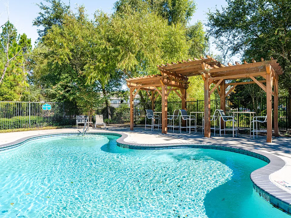 Pine Crest Apartments