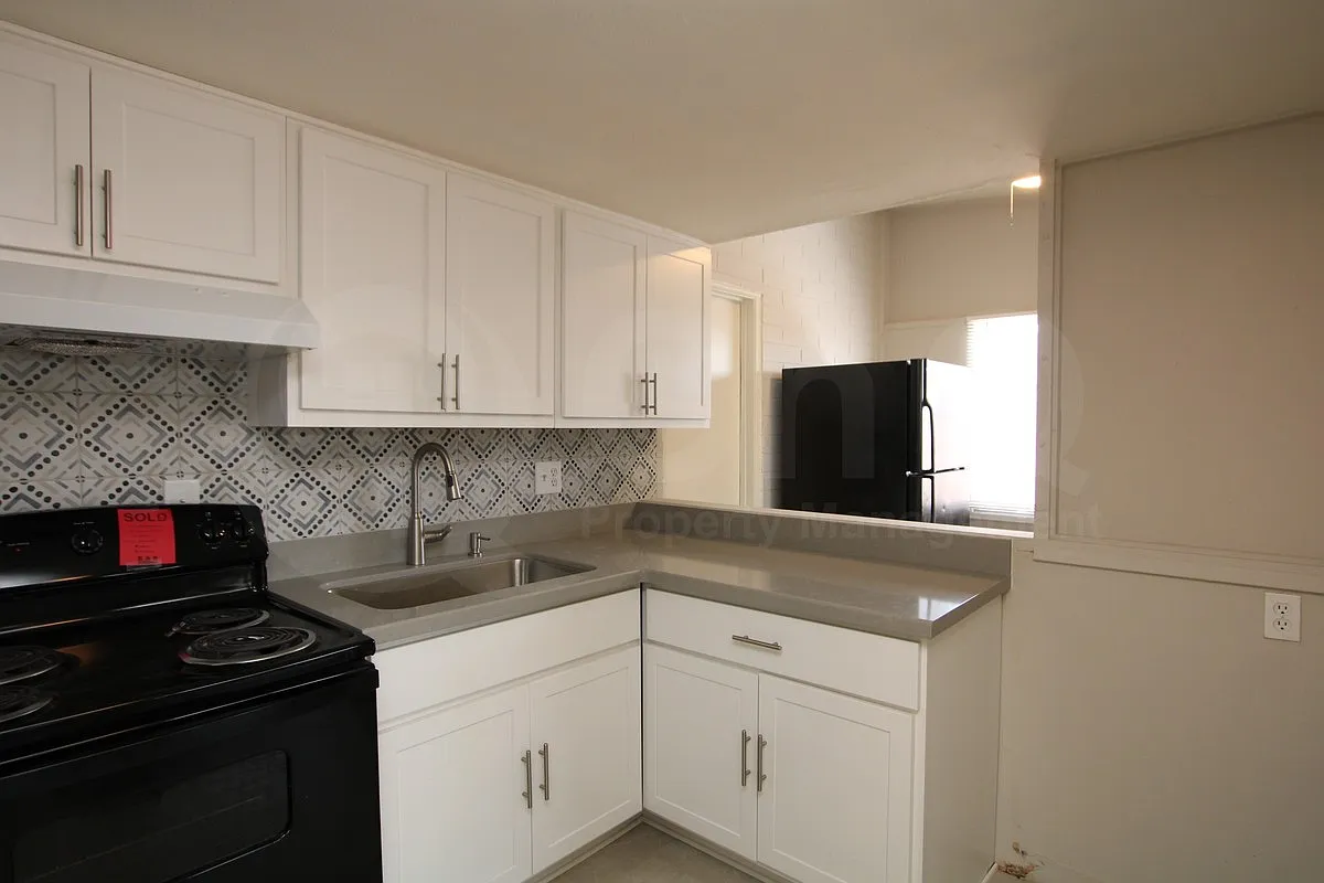 1 bed, 1.0 bath, 550 sqft, $999 — Photo 2