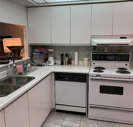 3rd image of 22 Hanover Rd #605