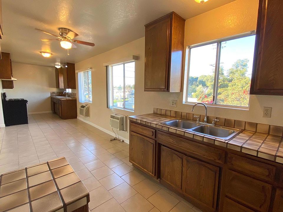Kitchen with double sinks