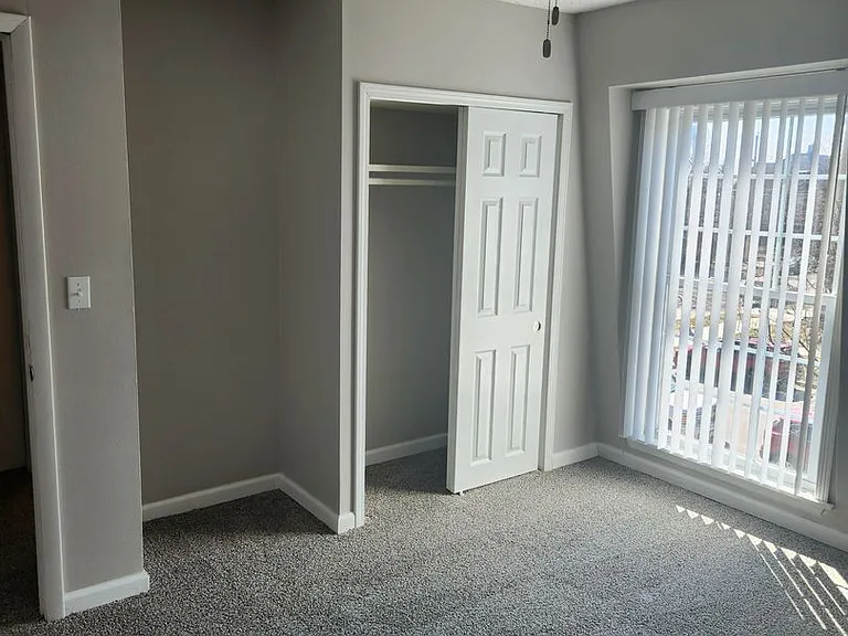 Pleasant Court Apartments — Photo 32