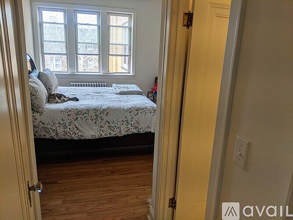 5th image of 3405 W Balmoral Ave APT 3