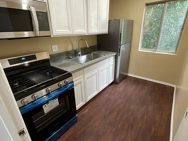 1941 Wilcox Ave #12 — Photo 2