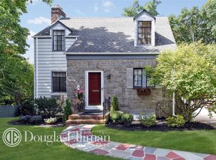 19 Robin Rd, Manhasset, NY 11030