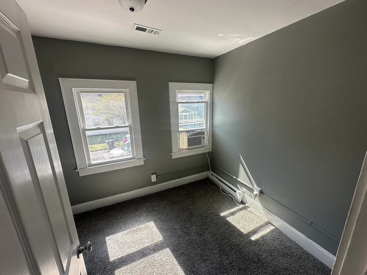 3 bed, 1156 sqft, $1,585 — Photo 2