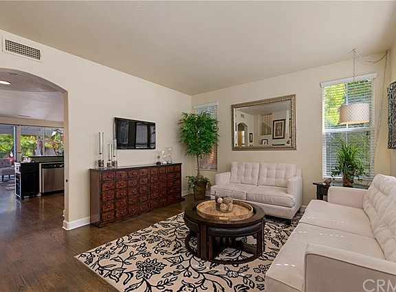 3rd image of 18 Caledon Ct