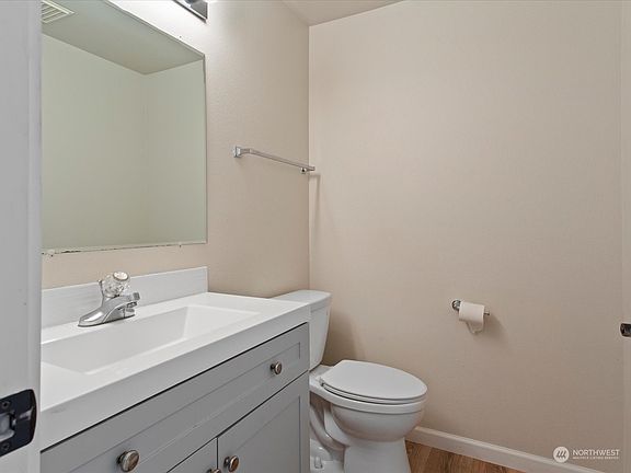2nd image of 325 NE Sprucewood Place