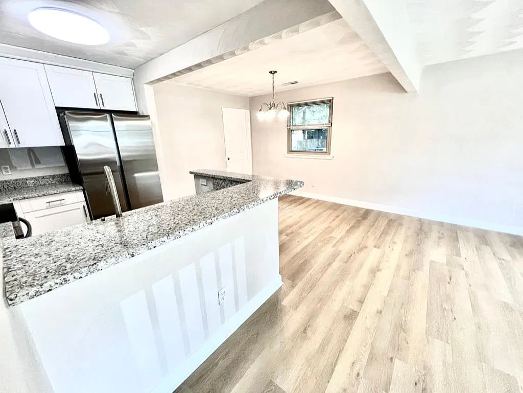 3 bed, 1200 sqft, $2,395 — Photo 3