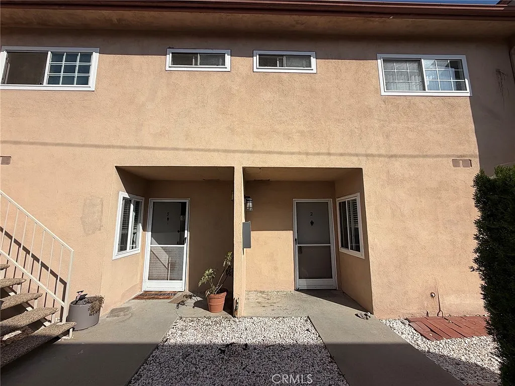 2 bed, 1.5 bath, 980 sqft, $2,695 — Photo 2