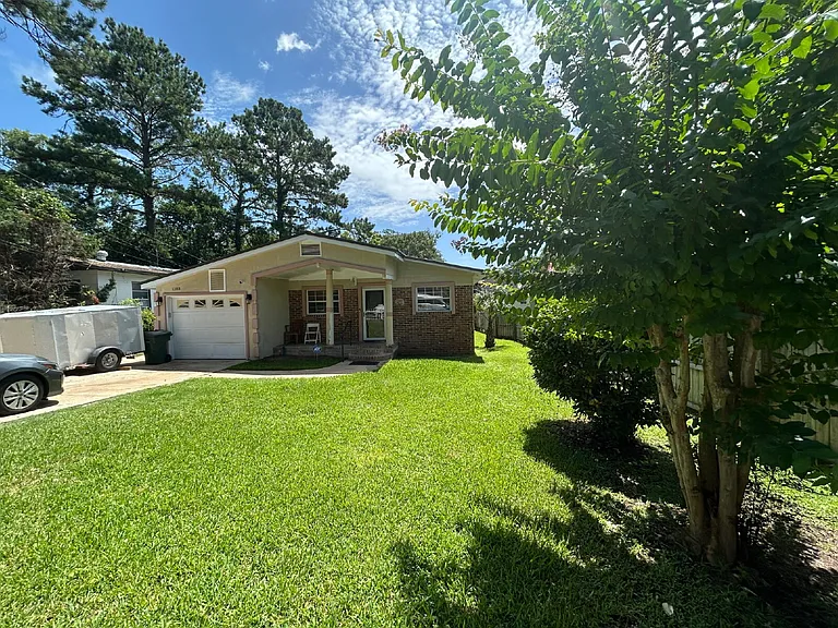 1103 Calloway St — Photo 4