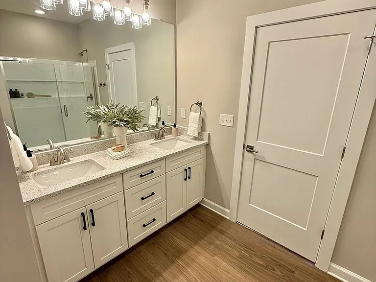 8041 Joy Crossing Ln — Photo 16