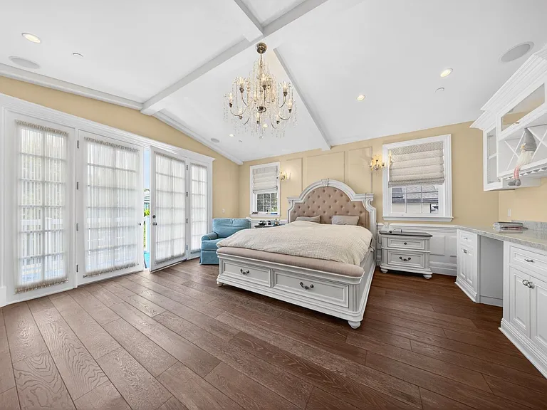 4533 Farmdale Ave — Photo 44