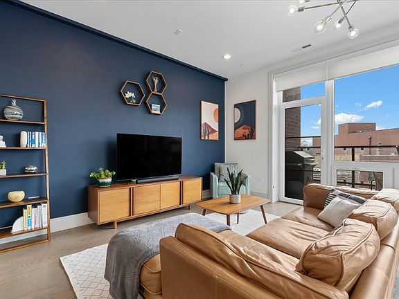 3rd image of 3101 N Ridgeway Ave #4D