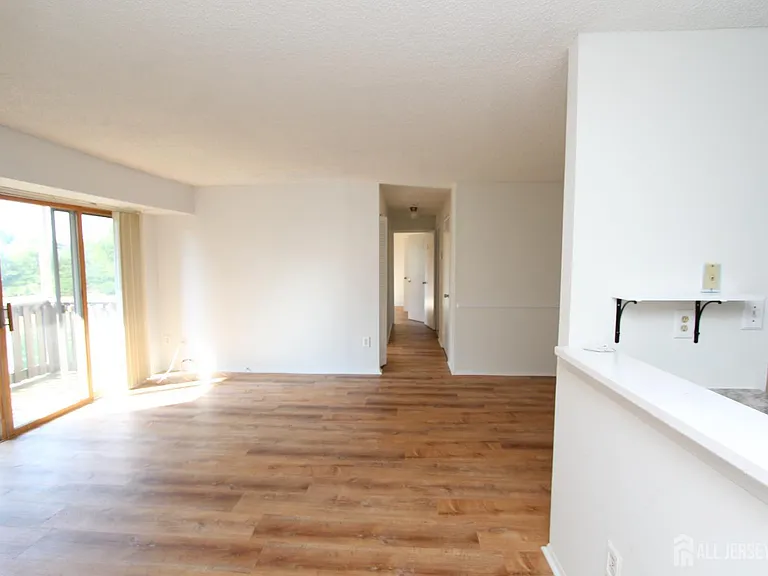 1915 Aspen Dr — Photo 4