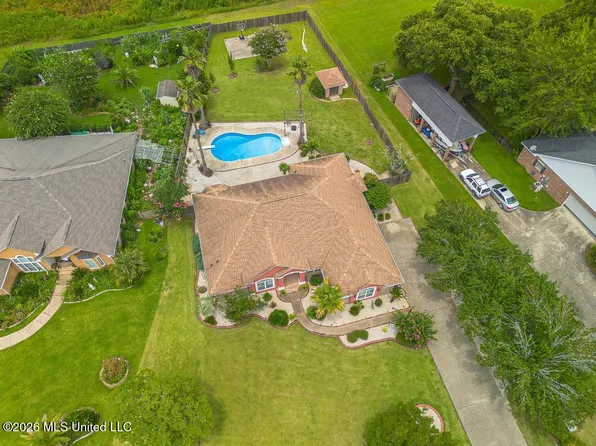 3532 N River Ridge Dr, Diberville, MS 39540