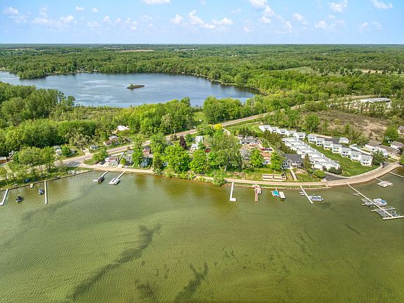2nd image of 1356 Lake Shore Dr #18