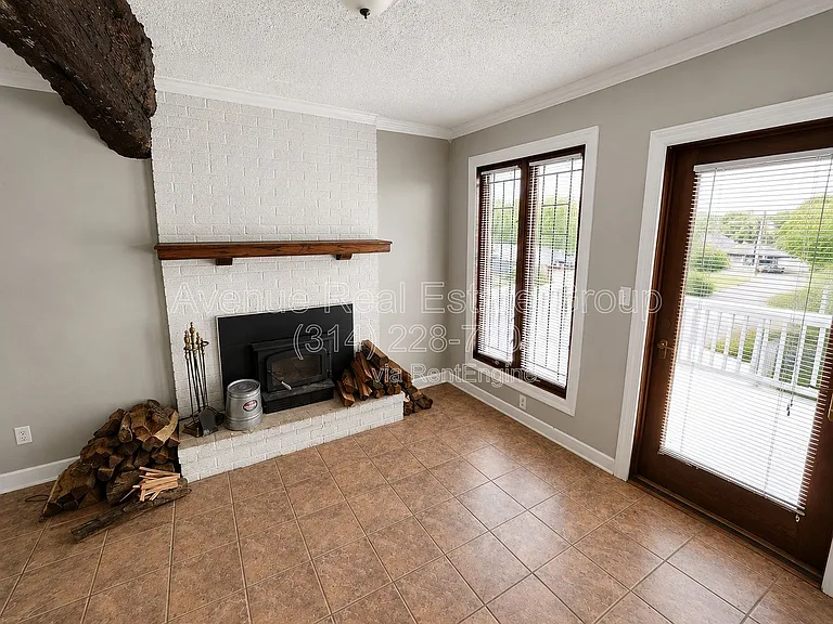 1 Wynstay Ave — Photo 6