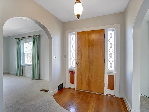 4th image of 521 Southwood Dr