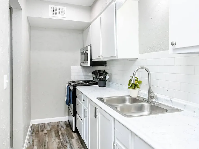 Sierra Heights Apartments — Photo 26