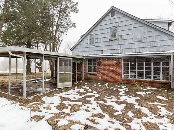 4th image of 3334 Sewell Ave
