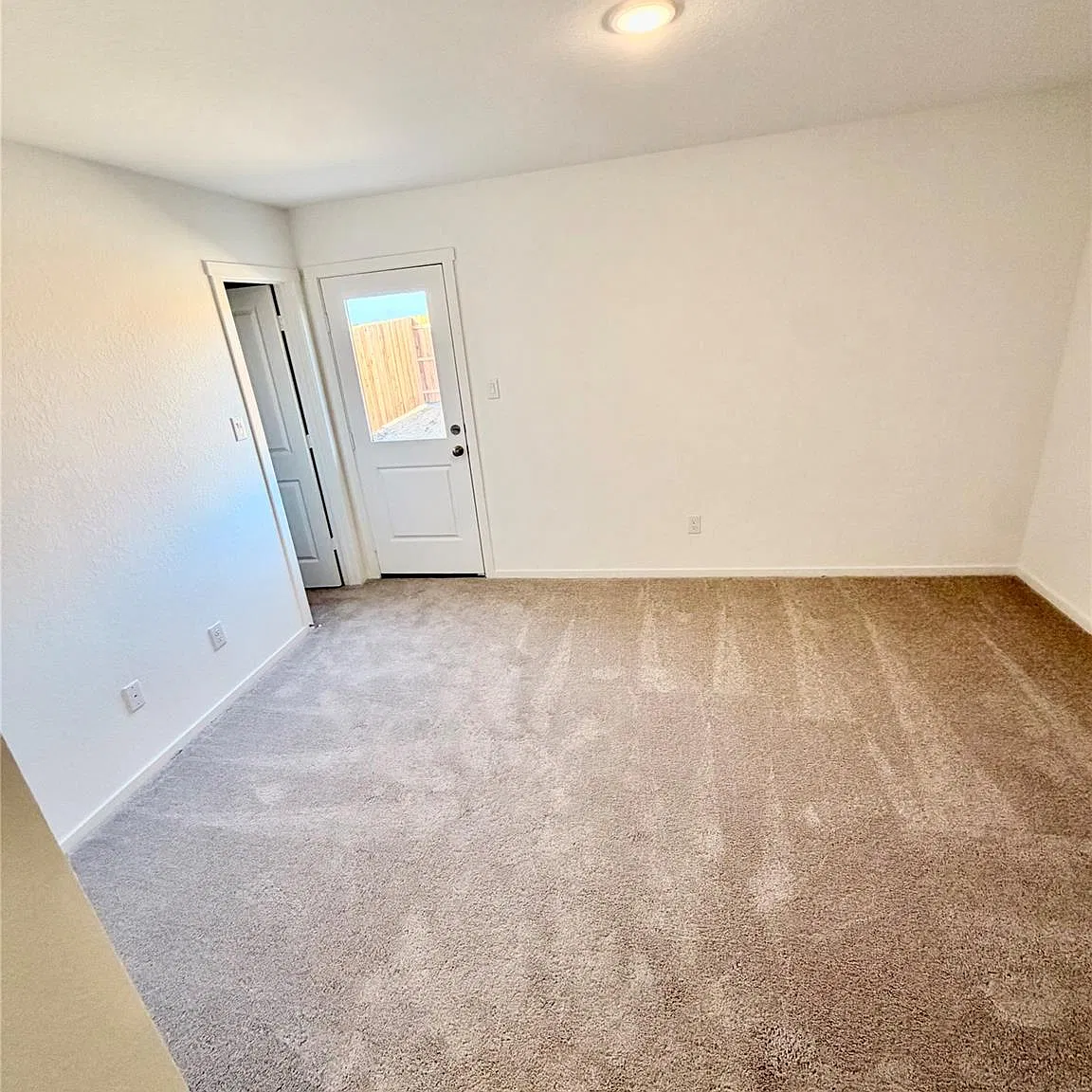3 bed, 2.0 bath, 1208 sqft, $1,500 — Photo 2
