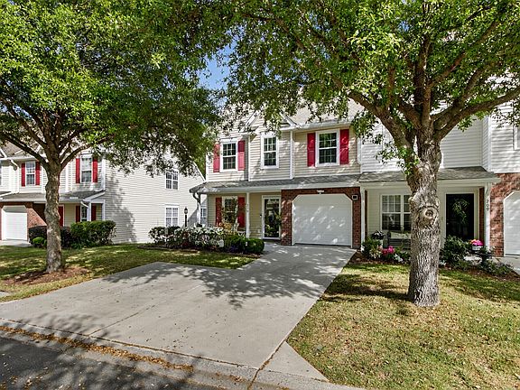 2nd image of 210 Darcy Ave