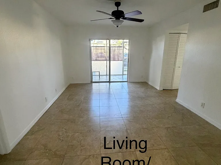 1516 SE Royal Green Cir #G104 — Photo 1