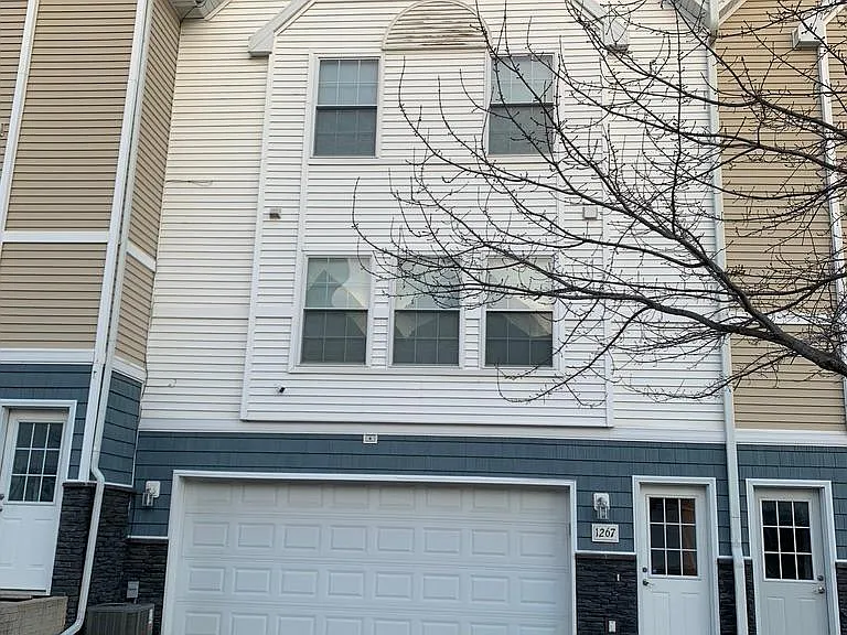 1267 SE Village View Ln — Photo 1