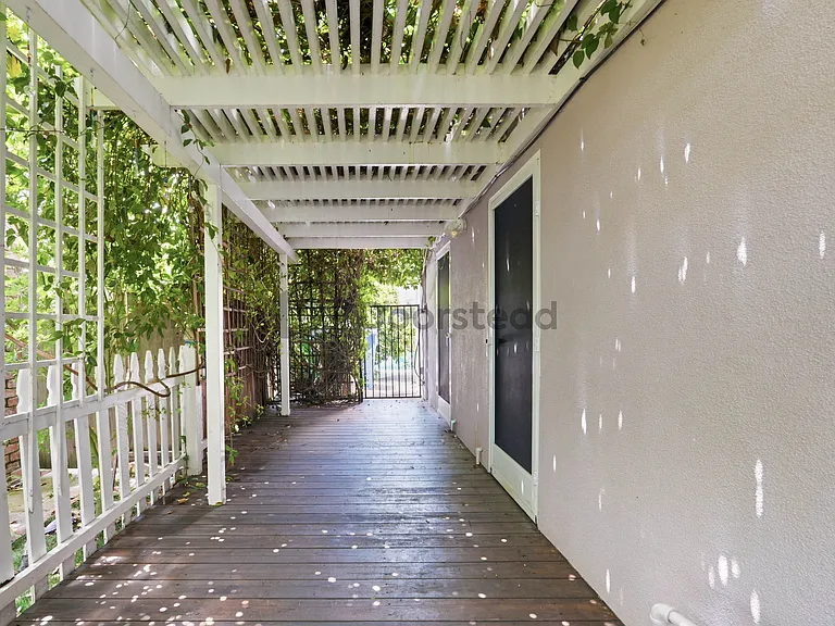 191 Pickwick Dr — Photo 44