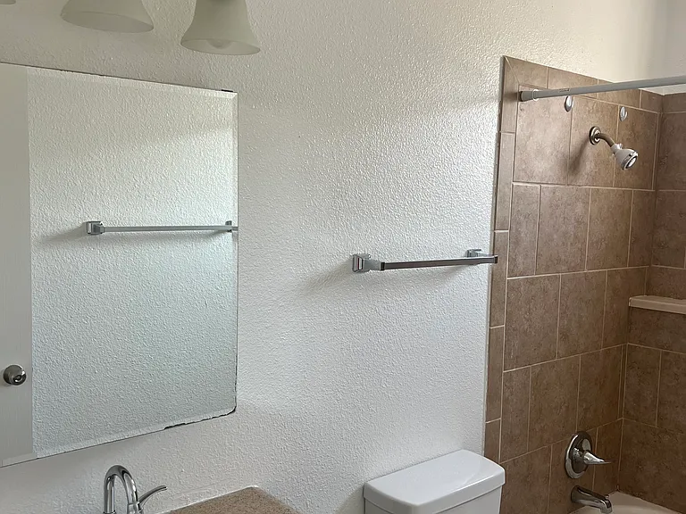 2514 Hill Ave #1 — Photo 7