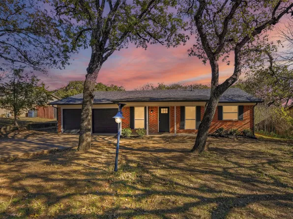 7024 Crabtree Ln, North Richland Hills, TX 76182