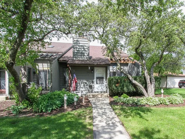 949 Manchester Ct, South Elgin, IL 60177