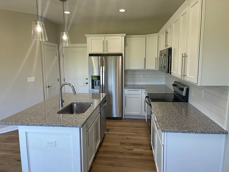 9125 Calvin Dr — Photo 5