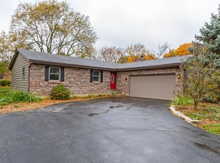 300 Rustic Ln, Algonquin, IL 60102