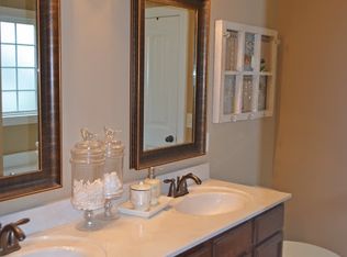 907 Cherry Blossom Ln, Clarksville, TN 37040