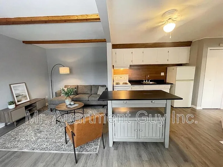 152 Arthur St S #GROUND — Photo 1