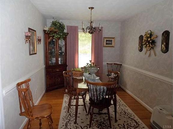 5th image of 131 Cricket Hills Dr