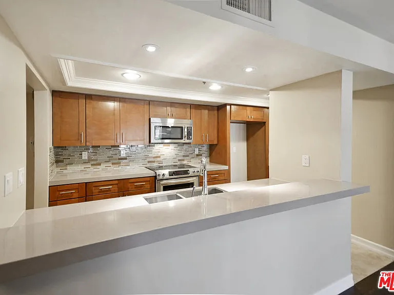 10660 Wilshire Blvd #705 — Photo 4