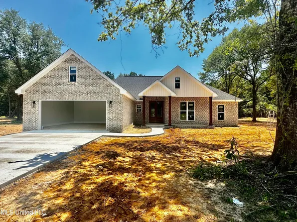 24300 Misty Ln, Lucedale, MS 39452