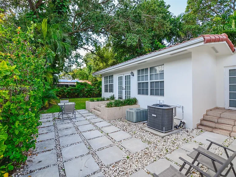 3031 SW 2nd Ave — Photo 31