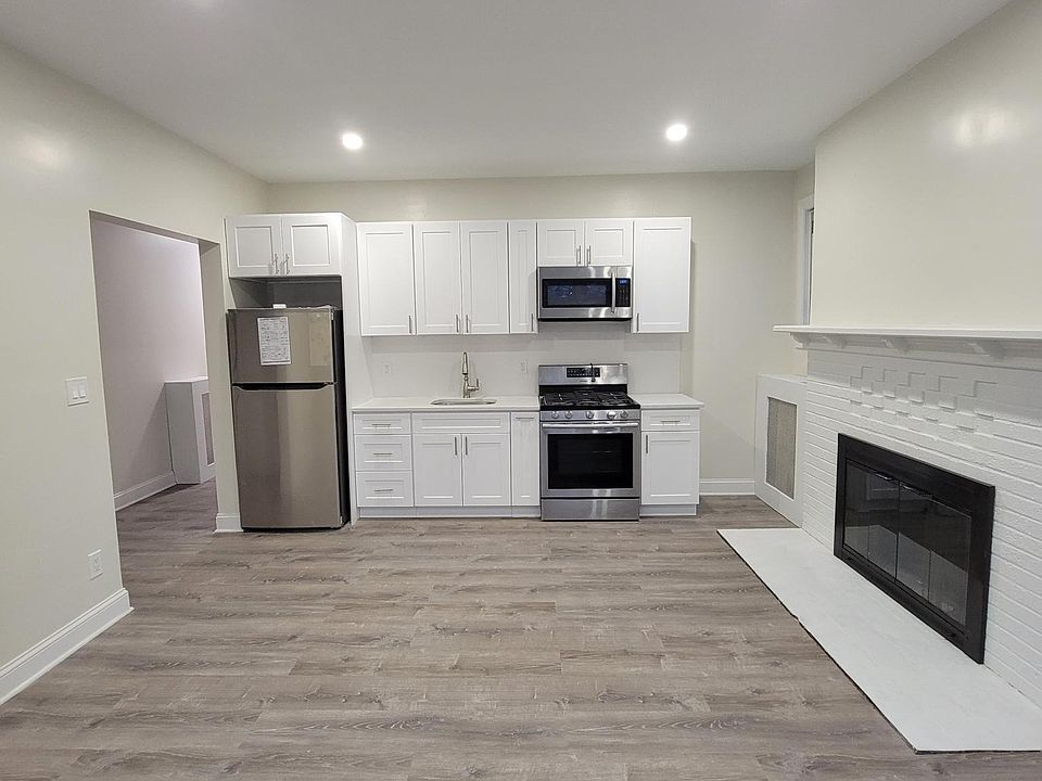 1st image of 24 Vernon Pl #1R