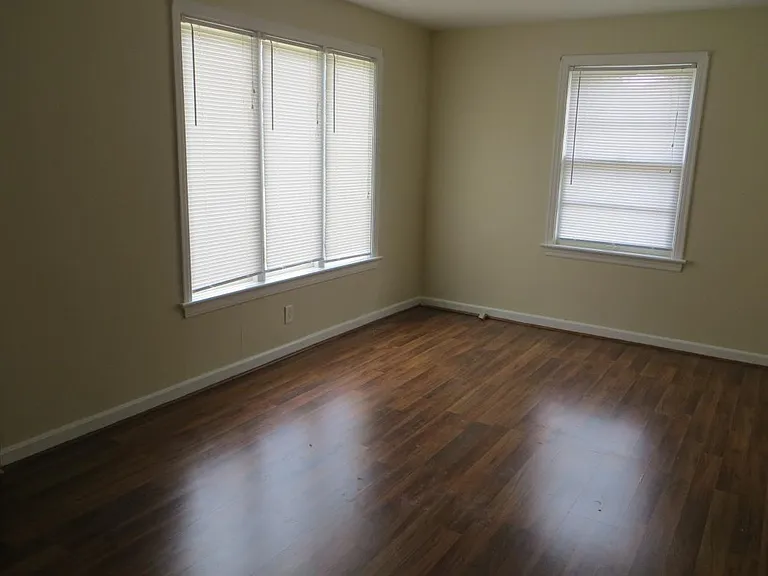 305 W Northview Ave — Photo 9