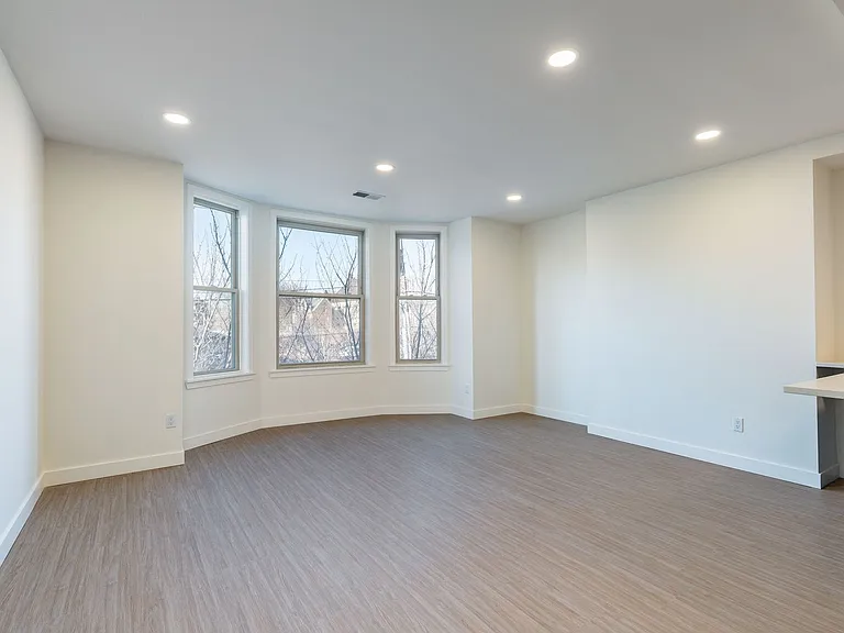 Carriage House — Photo 45