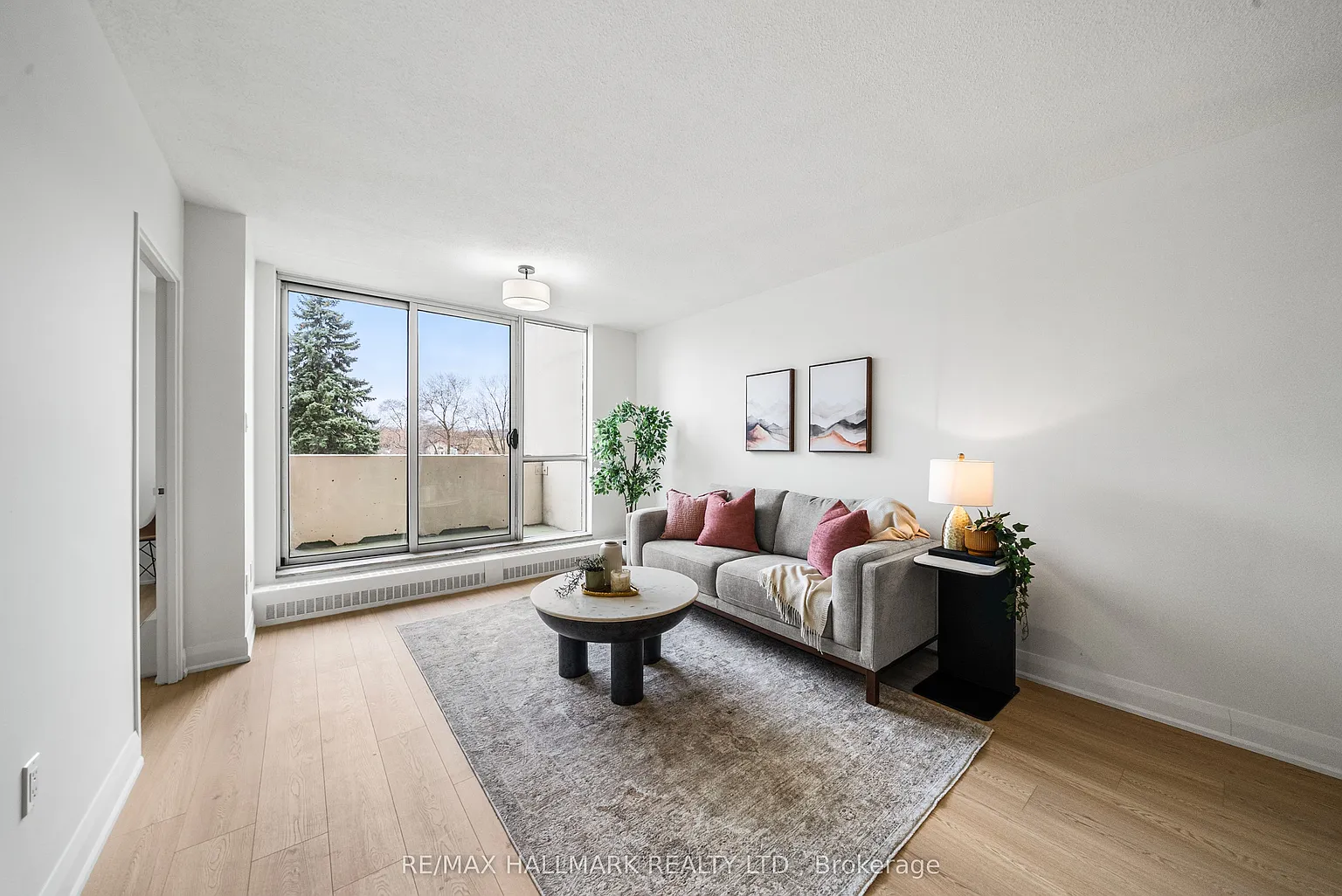 35 Ormskirk Ave #209 photo 1