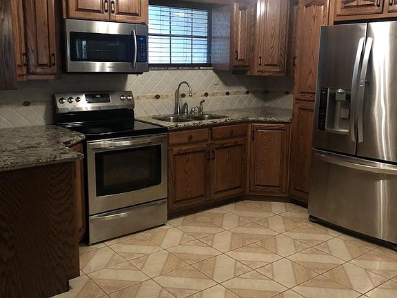 5th image of 8613 Lynwood Ln